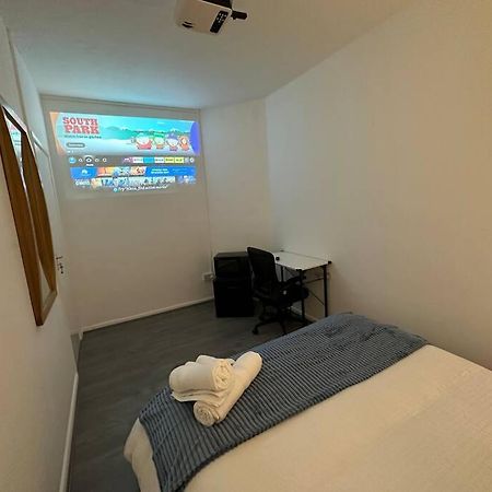 Small Cozy Private Bedroom Zone1 London Exterior photo