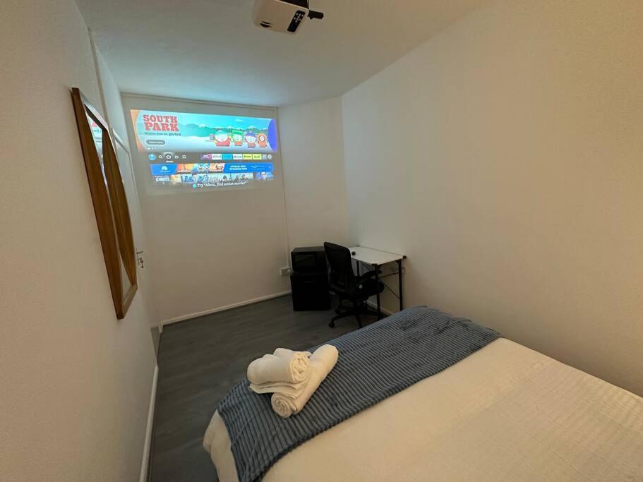 Small Cozy Private Bedroom Zone1 London Exterior photo