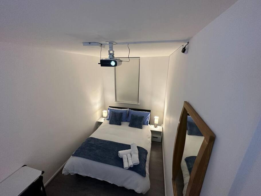 Small Cozy Private Bedroom Zone1 London Exterior photo